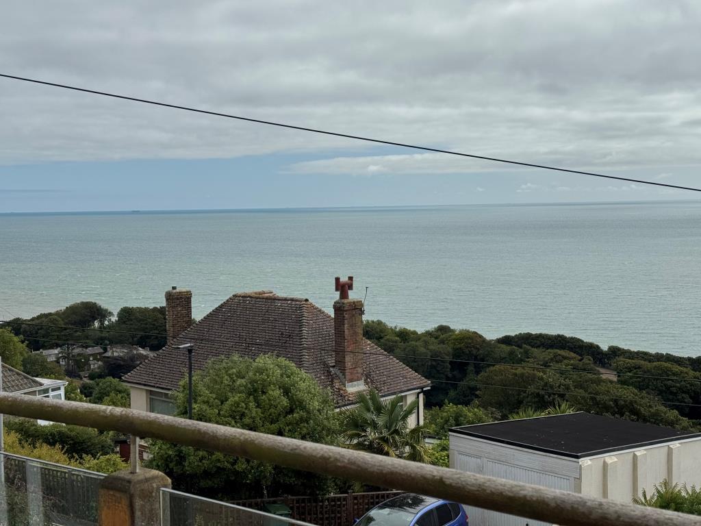 Lot: 85 - FOUR-BEDROOM HOUSE WITH STUNNING SEA VIEWS AND PARKING - SE Balcony view